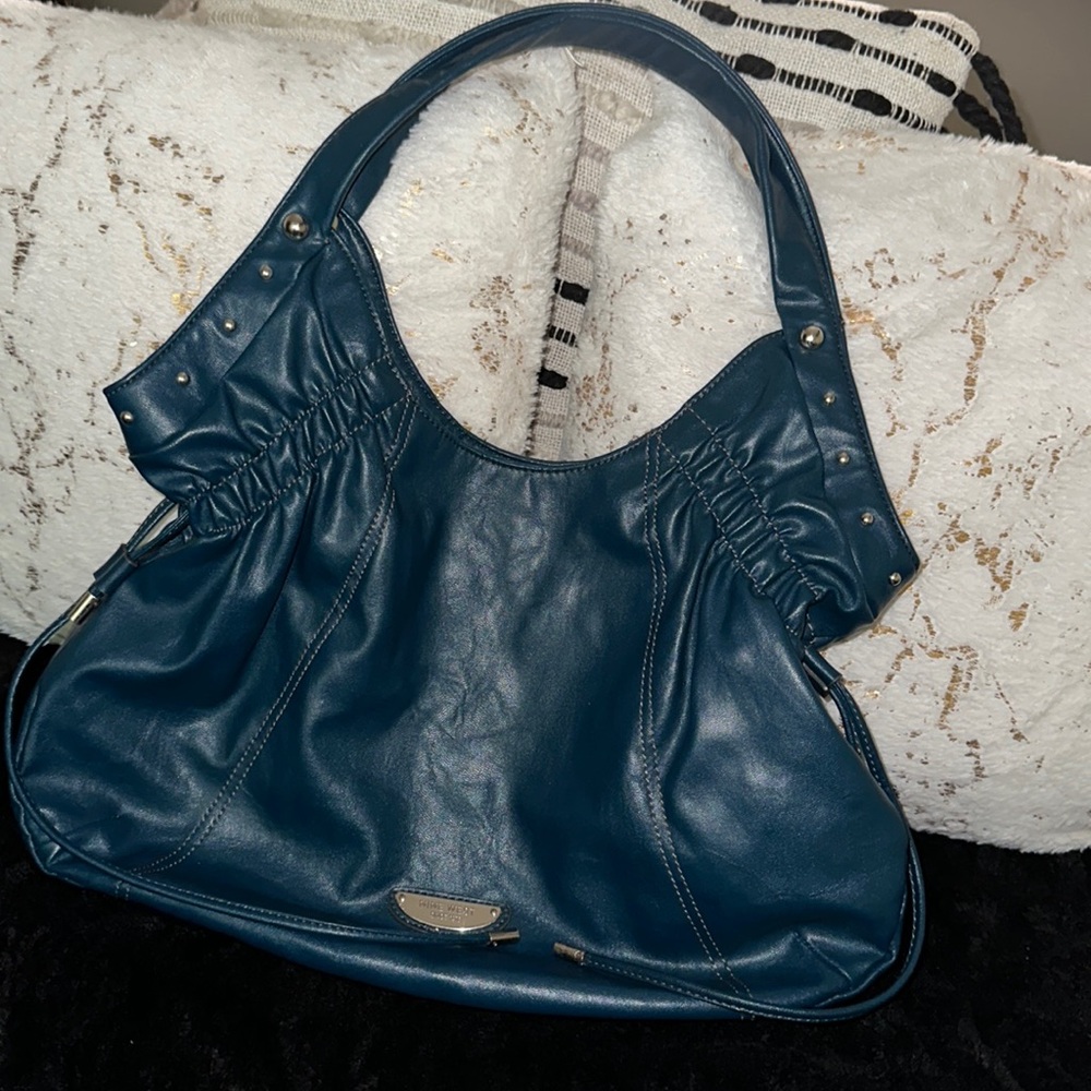 Nine West shoulder